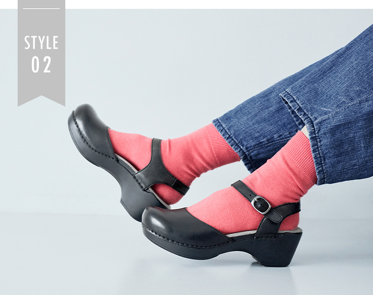 dansko　SAM(ブラック)の着用イメージ　カジュアルスタイル　足元寄り