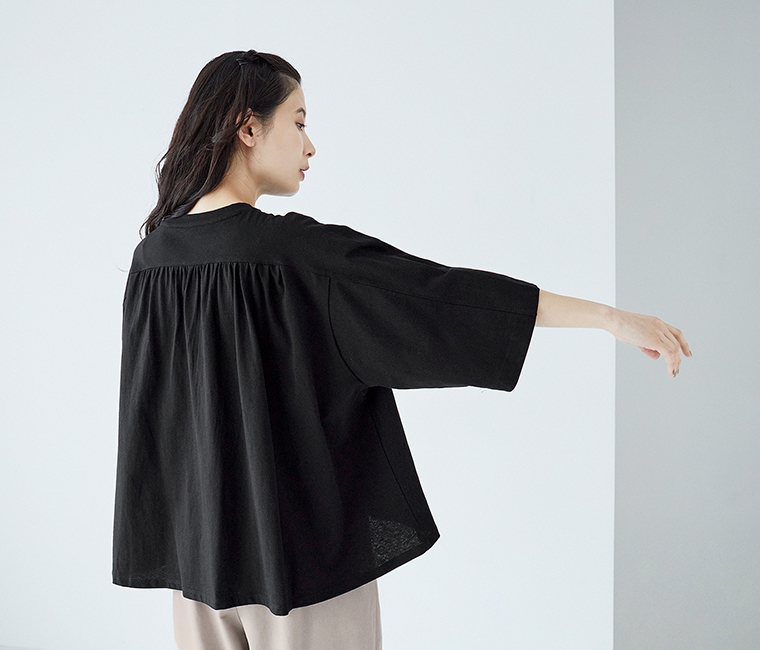 【&yarn】ギャザー5分袖Tシャツ／後ろギャザー見せ