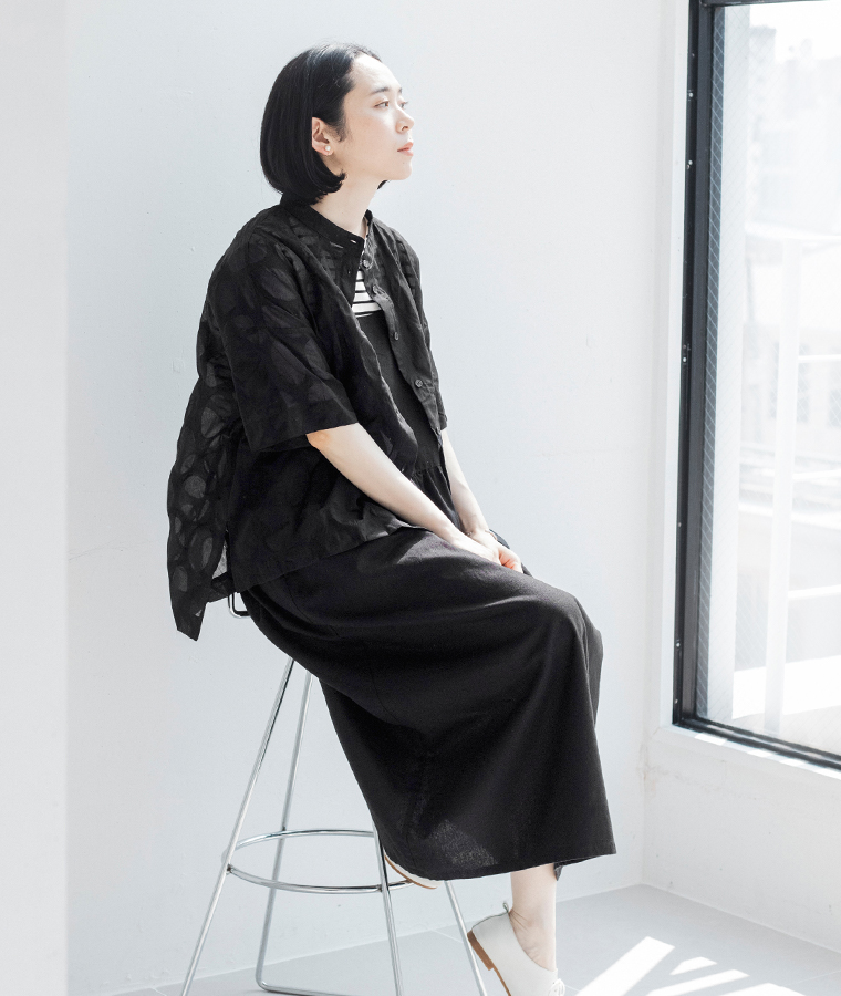 	D*g*y（ディージーワイ）の【別注】ドットシアーシャツ(ブラック)の重ね着コーディネート