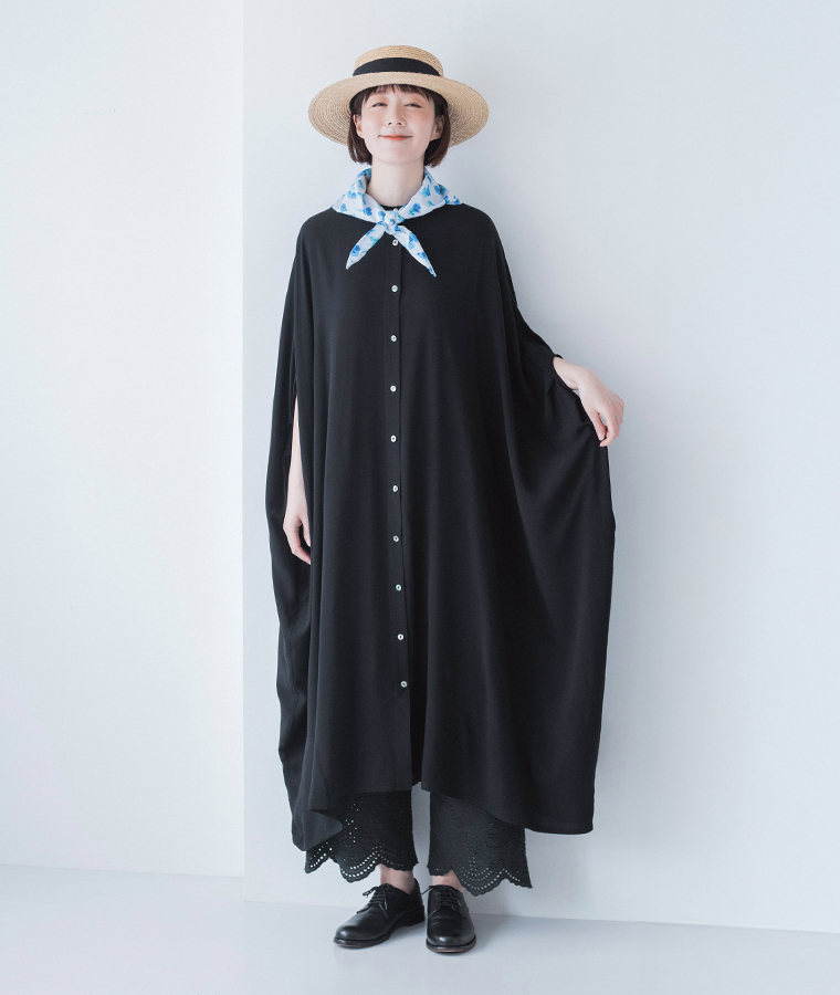 レーヨンゆったりワンピース(B・ブラック)とコットンリネン スカラップパンツ(ブラック)のコーディネート &yarn(アンドヤーン)