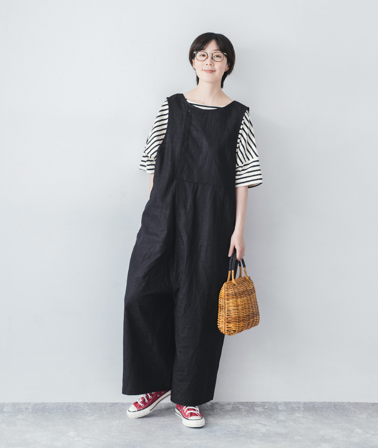 Lintu Laulu リネンコットン2WAYサロペット ブラック ボーダーの着こなし