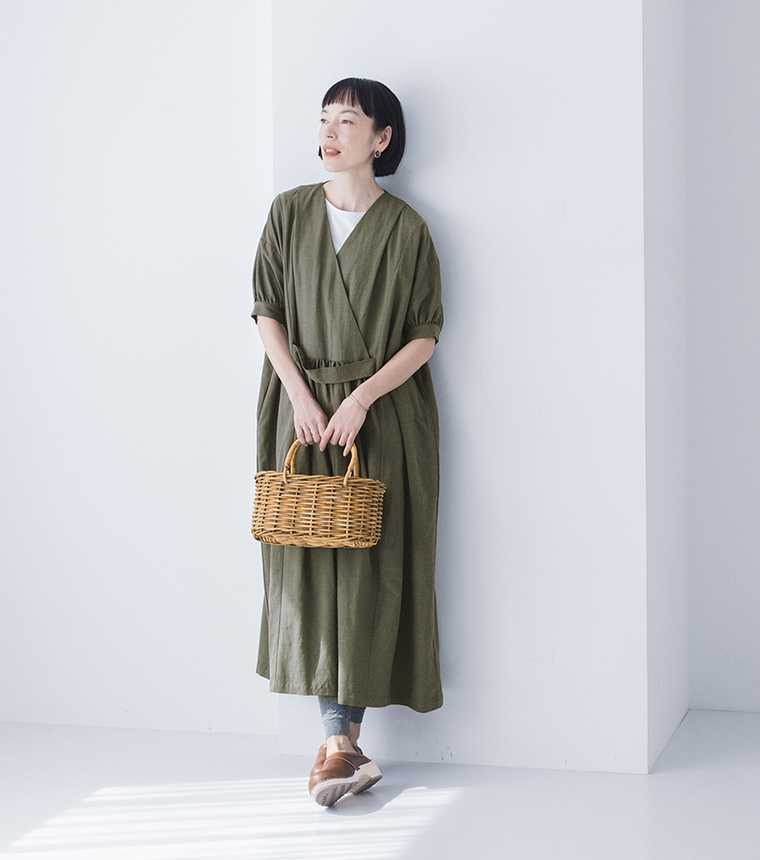 【&yarn】5分袖カシュクール風ワンピース＜カーキ＞／全身カット