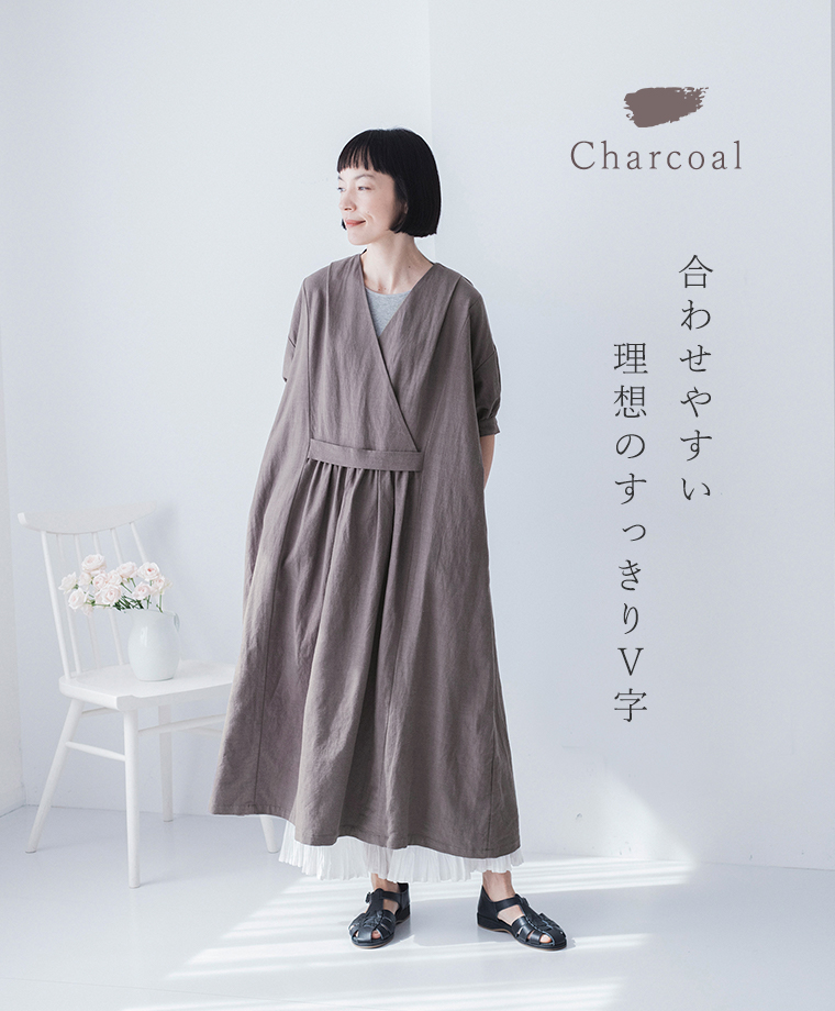 【&yarn】5分袖カシュクール風ワンピース／#02：フェミニンにもシックにもなる＜チャコール＞