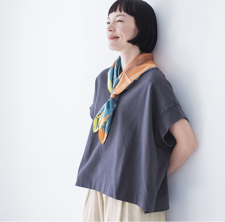Lintu Laulu ワイドシルエットTシャツ(B・ネイビー)のカラーと着心地