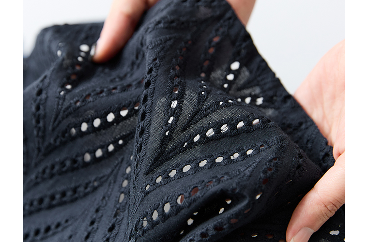 別注 GA-ON コットン カットワーク刺繍羽織り　生地アップ
