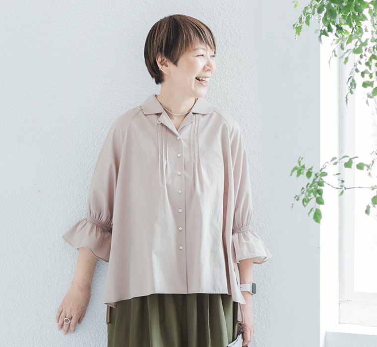 ista-ire【別注】金子敦子さんコラボ　どこでもブラウス(B・グレージュ)のデザイン