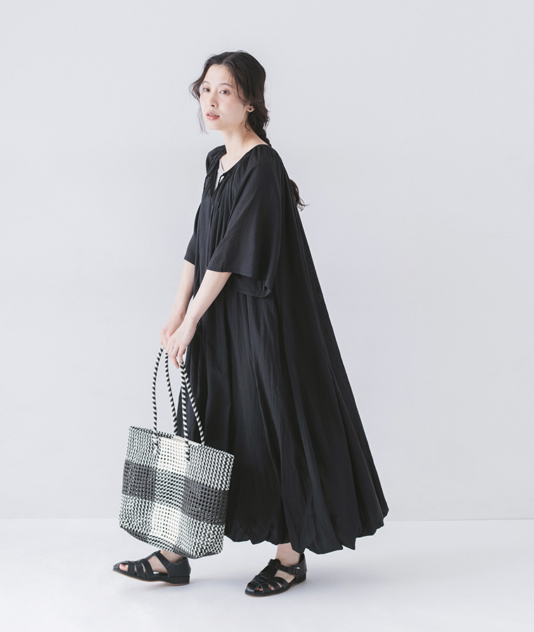 コットン　2wayバルーンワンピース(ブラック)のコーディネート &yarn(アンドヤーン)