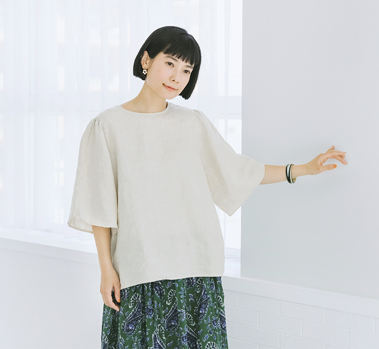【Crea delice】 リネン ビッグ袖ブラウス(リネンベージュ) 上半身寄り