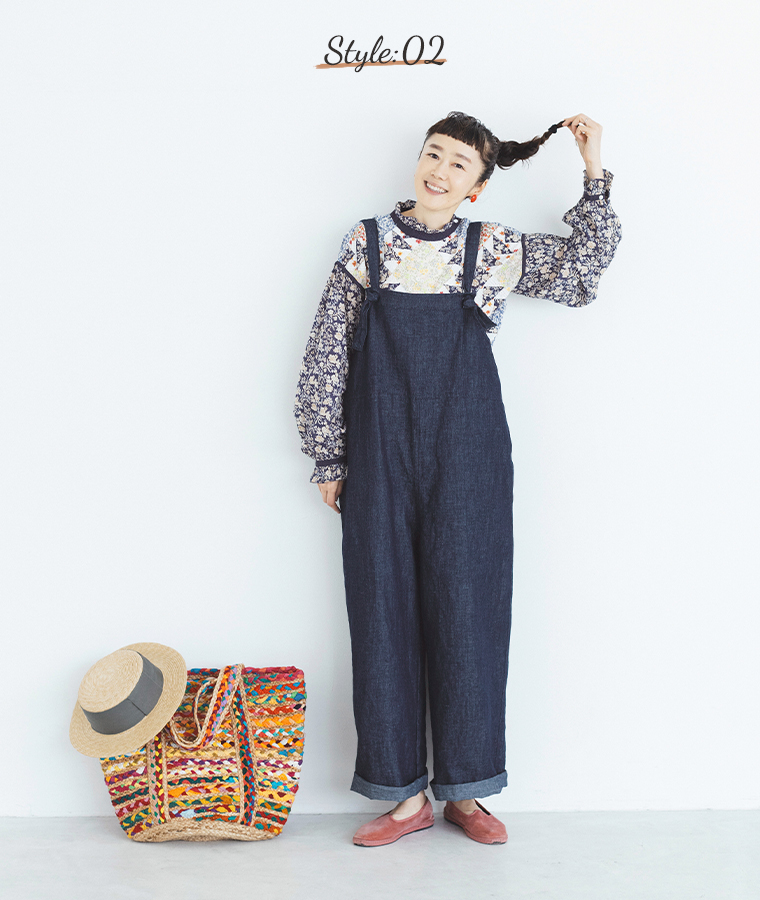 &yarn 滝口和代 マイフェイバリットデニムサロペット 　柄ブラウスとのカラフルな着こなし