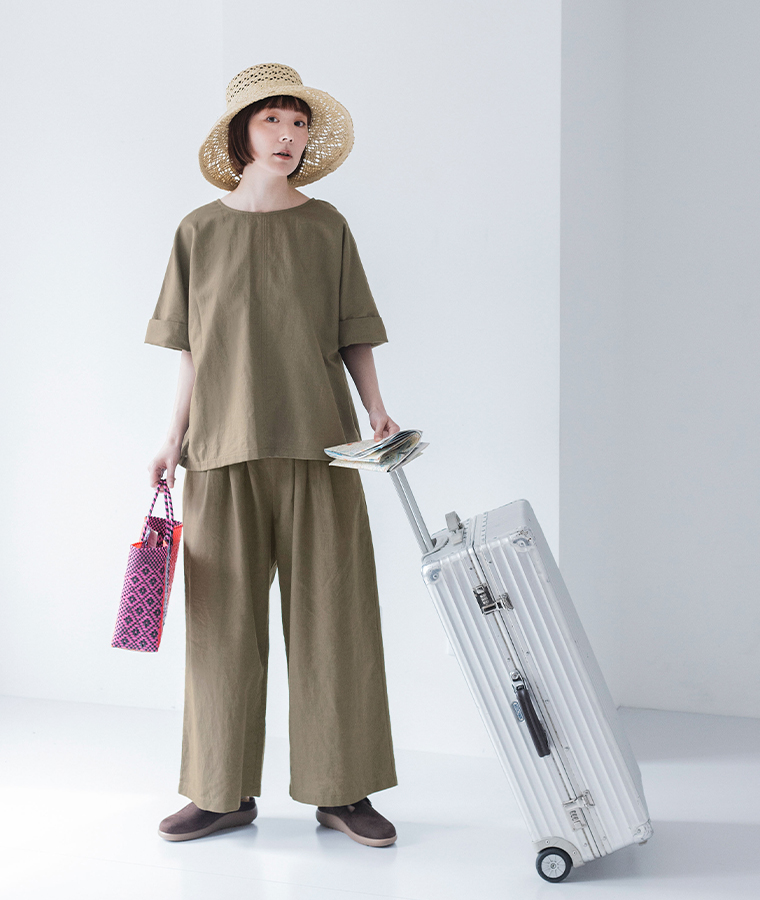 &yarn コットンリネン 2wayブラウス タックワイドパンツ　カーキブラウンの着こなし