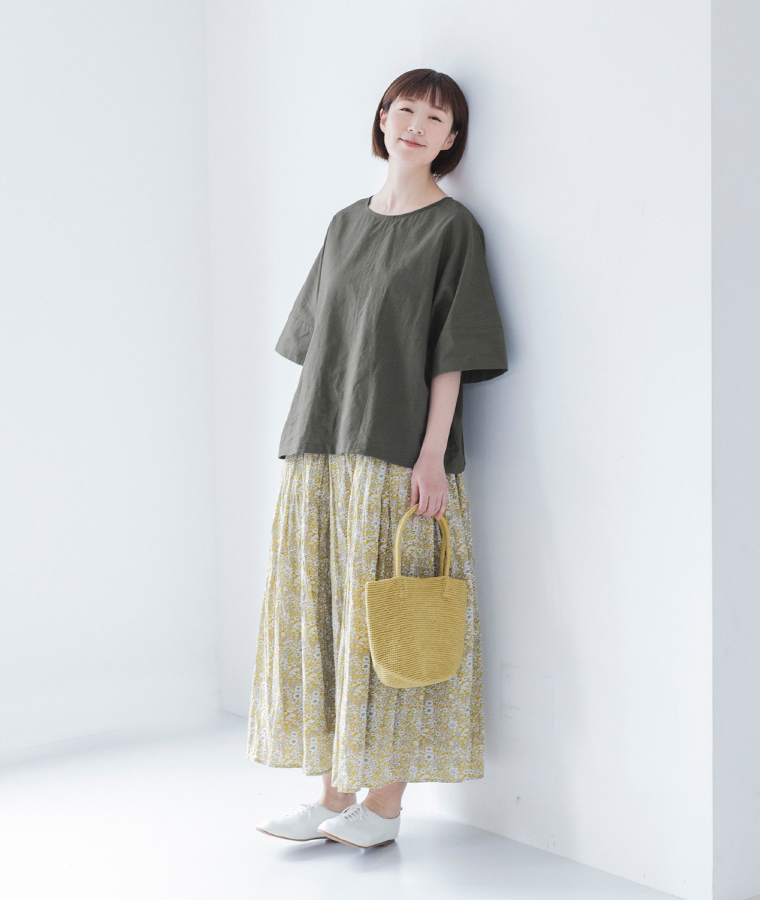 &yarn　コットンリネン 2wayブラウス　チャコールのアレンジスタイル
