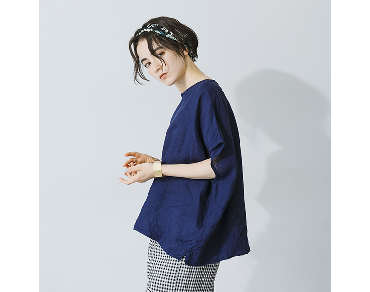 ICHI Antiquites インディゴリネンプルオーバー　横のシルエット