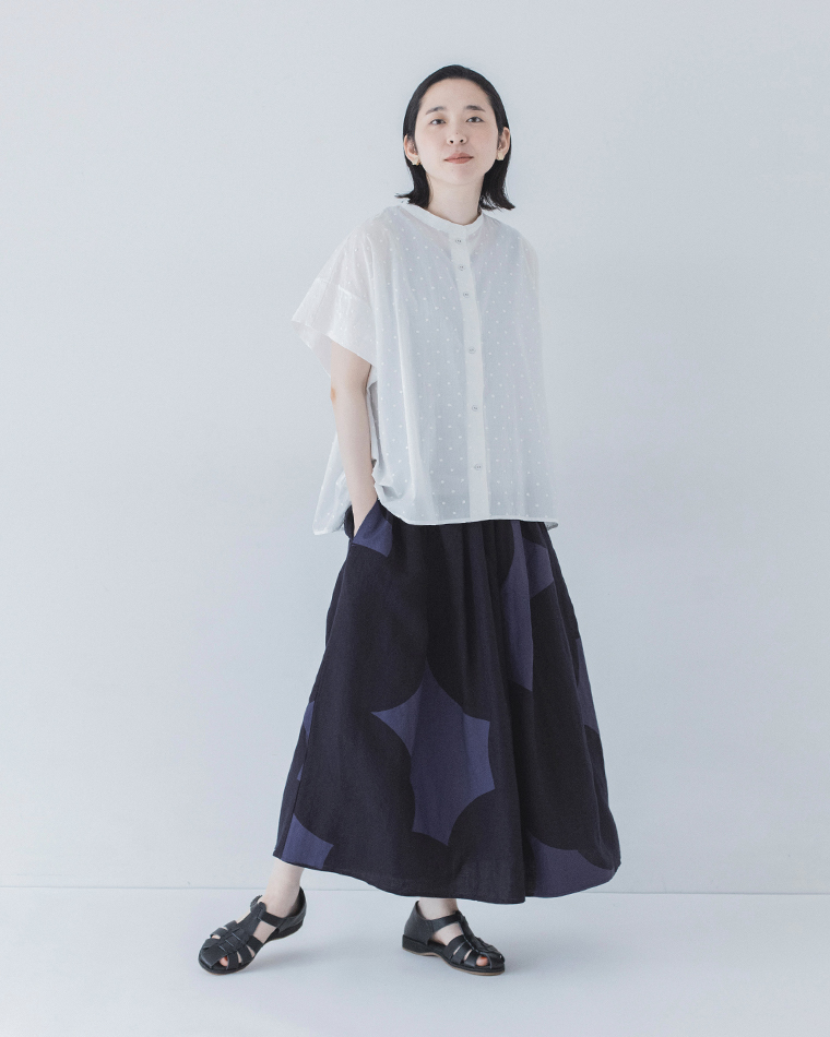 nop de nod リネンレーヨンもくもくプリントスカートのコーディネート
