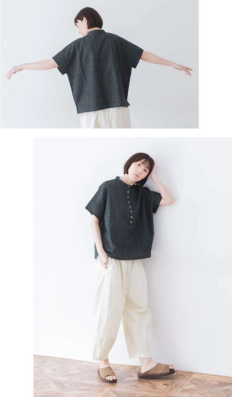 &yarn ブラウス(グリーン×ネイビー) 上半身後ろと全身
