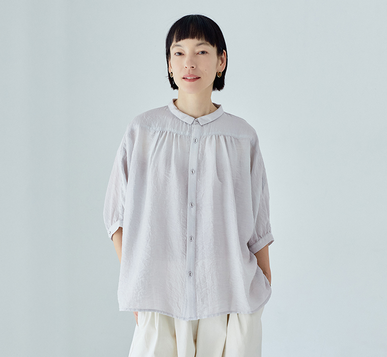【&yarn】ドルマンギャザーブラウス ライトグレー ブラウス寄り