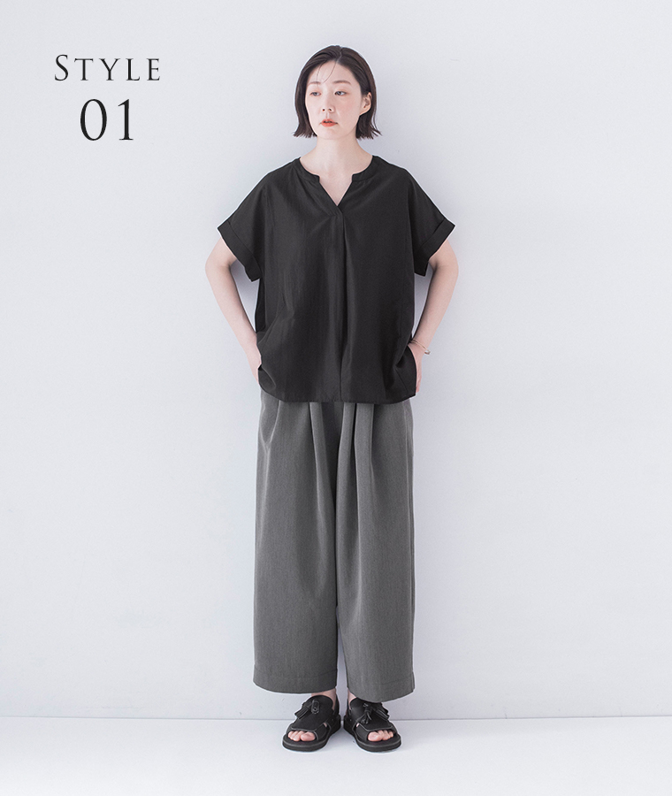 &yarn 【わたしの大人服。】 ブラウス(ブラック)とワイドパンツ(グレー)のコーディネート