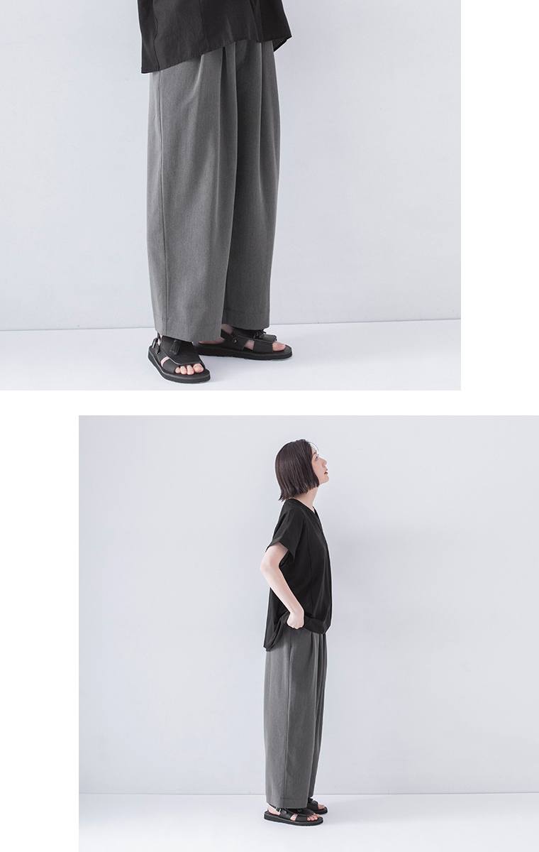 &yarn 【わたしの大人服。】 ワイドパンツ(グレー)のパンツのみと全身横