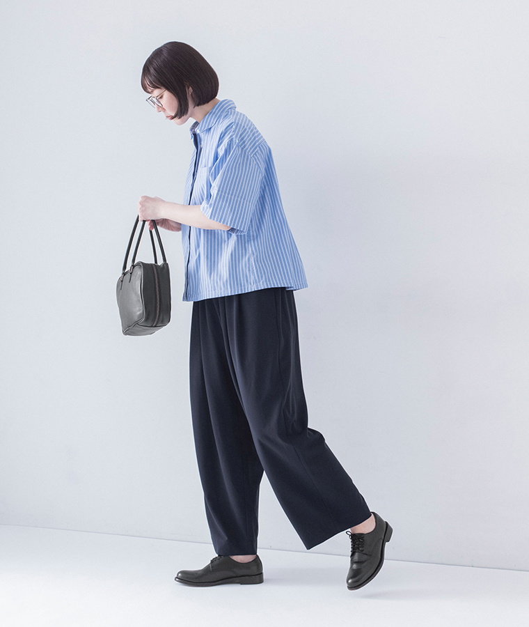 &yarn 【わたしの大人服。】 ワイドパンツ(ネイビー)の全身横