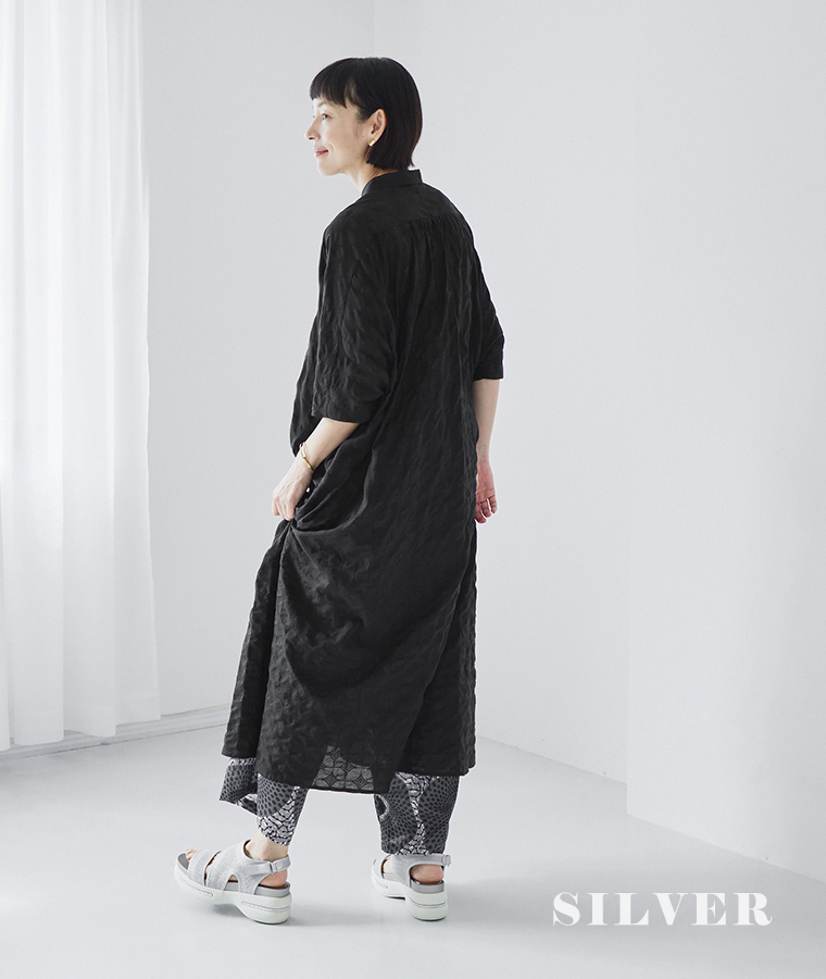 Noubel Voug Relax 厚底スポーツサンダル シルバーのコーディネート