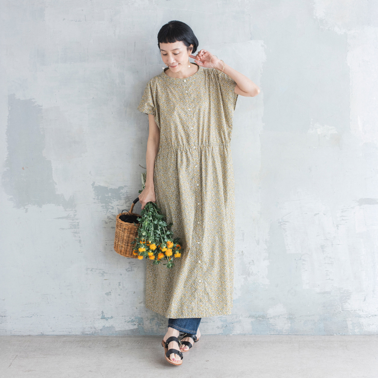 &yarn 小花柄ボトルネックワンピース 14周年企画　全身前