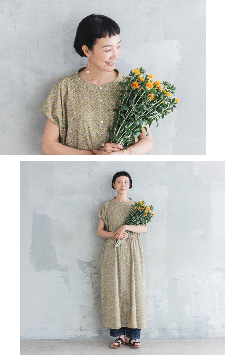 &yarn 小花柄ボトルネックワンピース 14周年企画　イエロー　上半身寄りと全身の前