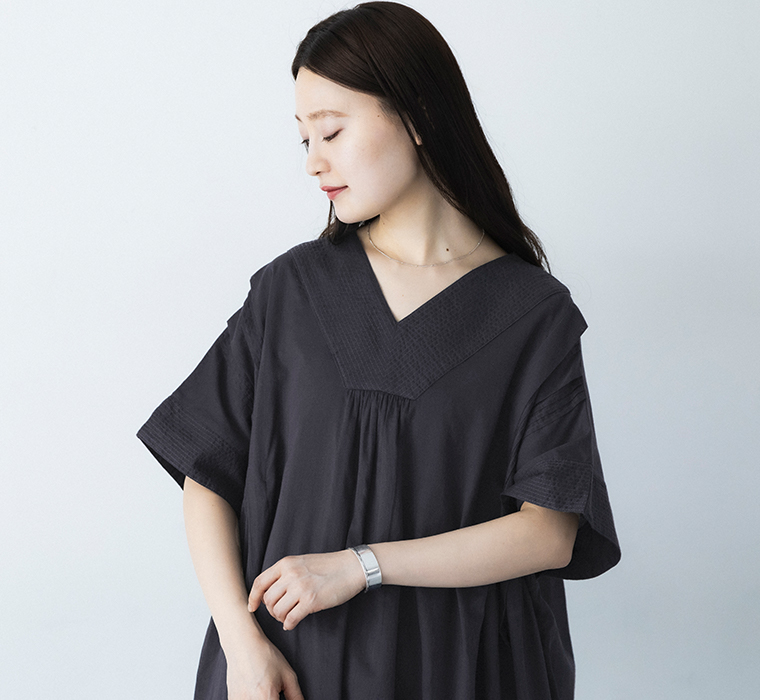Noia コットンボイル カフタンワンピース 上半身寄り