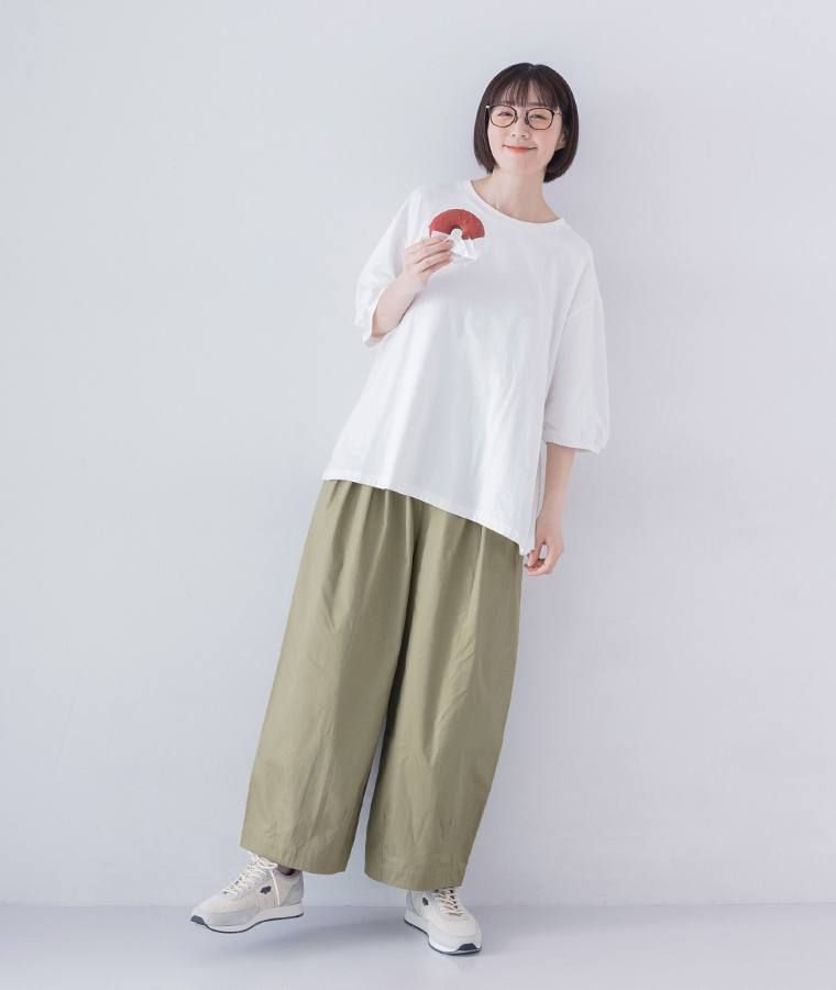 【 &yarn 】 コットンデザインタックワイドパンツ カーキのコーディネート