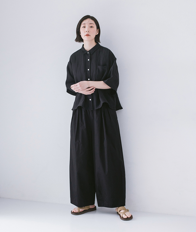 【 &yarn 】 コットンデザインタックワイドパンツ ブラックのコーディネート