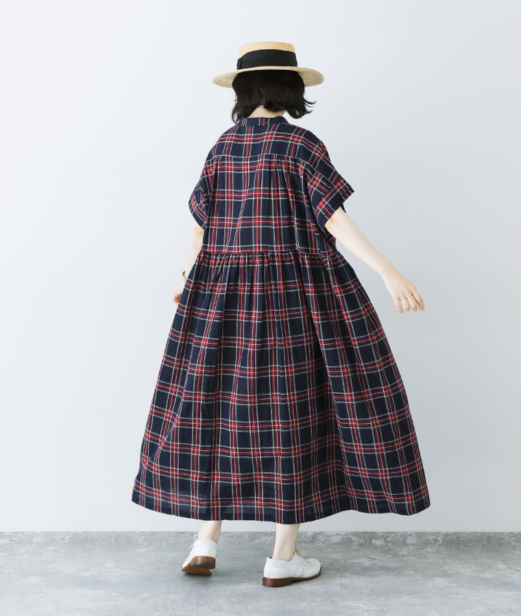 【 ubasoku 】別注|リネンチェックバンドカラー切替比翼二枚袖半袖前開きワンピース ネイビー×レッド 全身バックスタイル