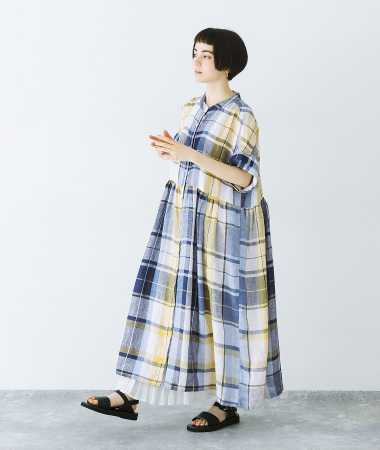 【 ubasoku 】別注|リネンチェックバンドカラー切替比翼二枚袖半袖前開きワンピース イエロー×ブルー 全身
