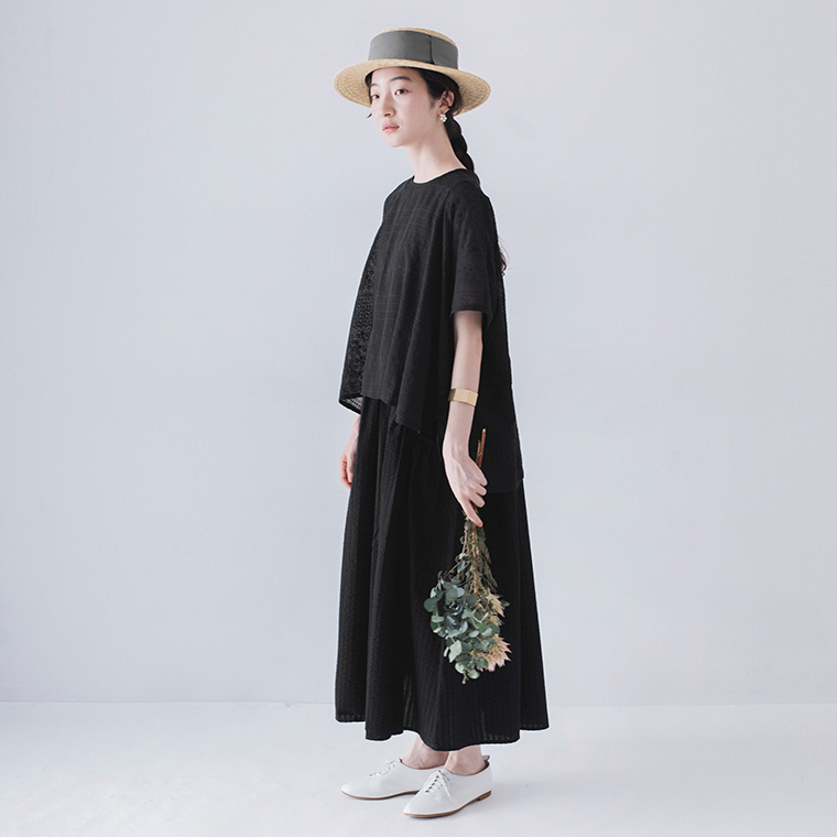 Lintu Laulu  刺繍プルオーバーとノースリーブワンピース2点セット　ブラック　全身横