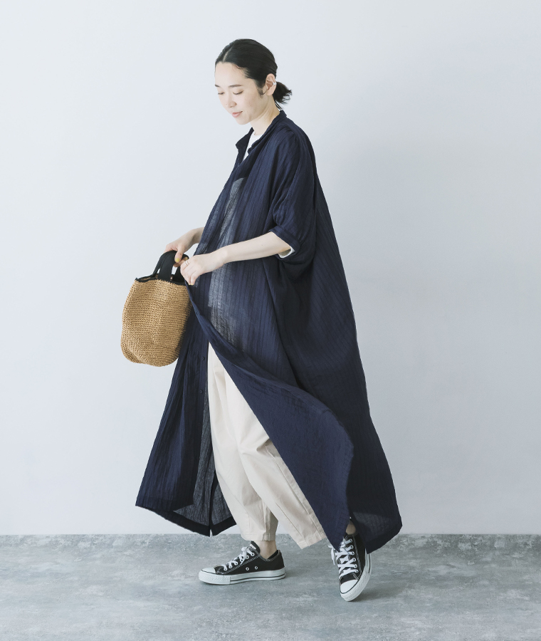 &yarn ストライプワンピース ネイビーの羽織り全身横ふわり