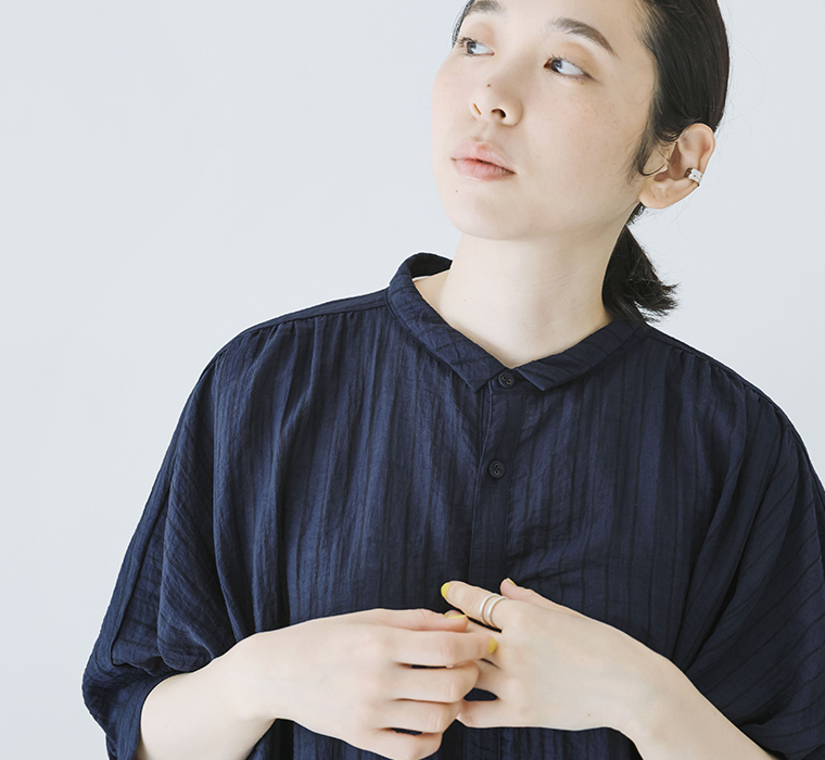 &yarn ストライプワンピース ネイビーの羽織り全身横ふわり