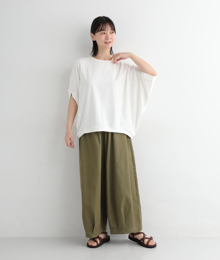&yarn ポンチョ袖プルオーバー ホワイトのコーディネート