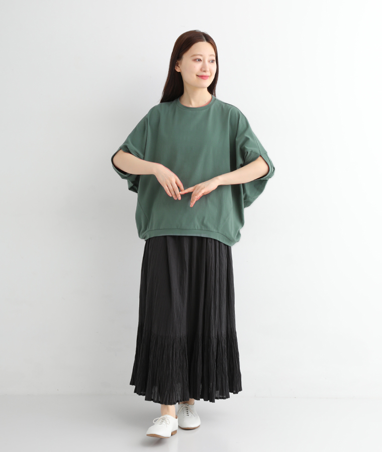 &yarn ポンチョ袖プルオーバー グリーンのコーディネート