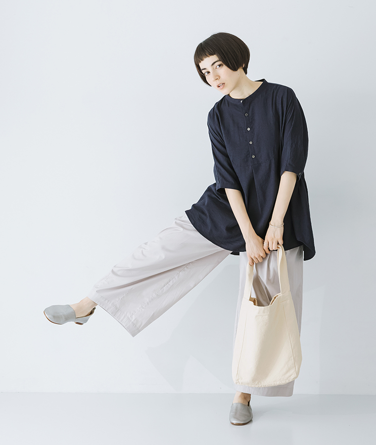 【&yarn】脇ギャザーブラウス ネイビー 全身コーディネート