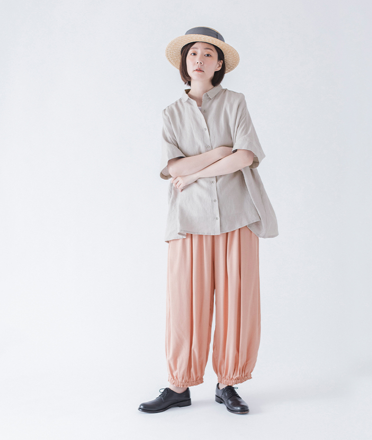 &yarn レーヨンリネン裾ギャザーパンツ ピンクの全身前
