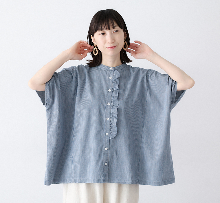 【cloudnine】3.8oz布帛デニム前立てフリルドルマンスリーブブラウス 身幅見せ