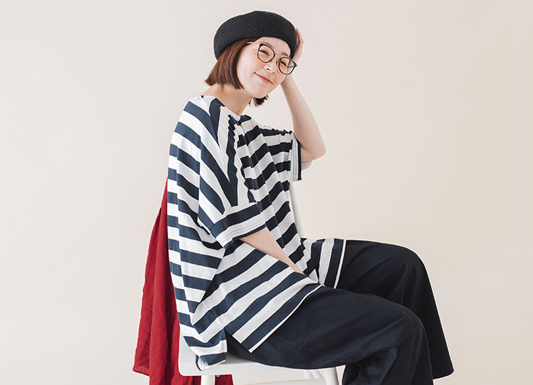 &yarn レーヨンリネン裾ギャザーパンツ ネイビーのコーディネート