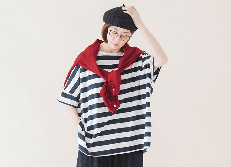 &yarn レーヨンリネン裾ギャザーパンツ ネイビーのコーディネート