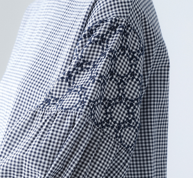 【 cloudnine 】先染め60コットンサークルドット7分袖チュニックブラウス 袖刺繍寄り