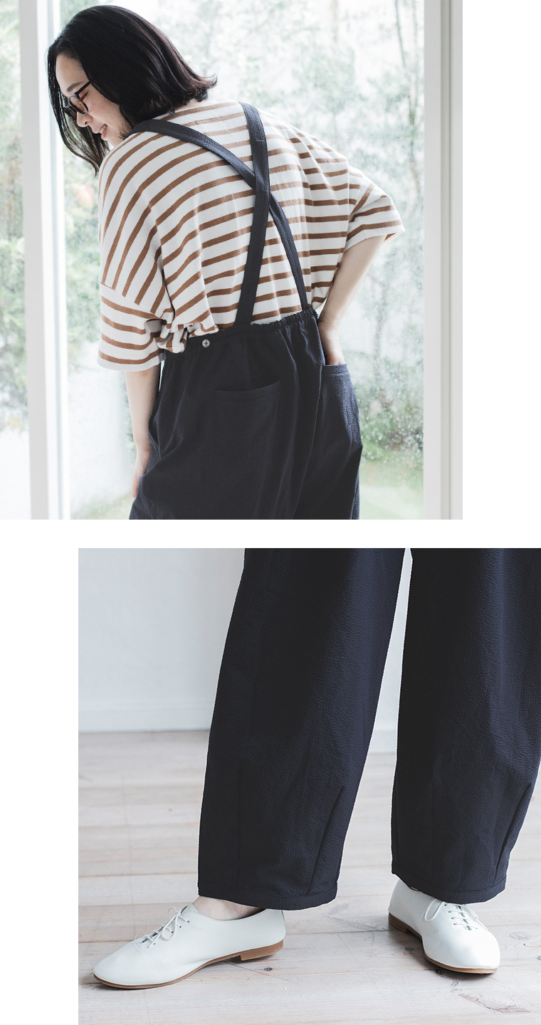 &yarn サロペット(ネイビー)の上半身後ろと裾