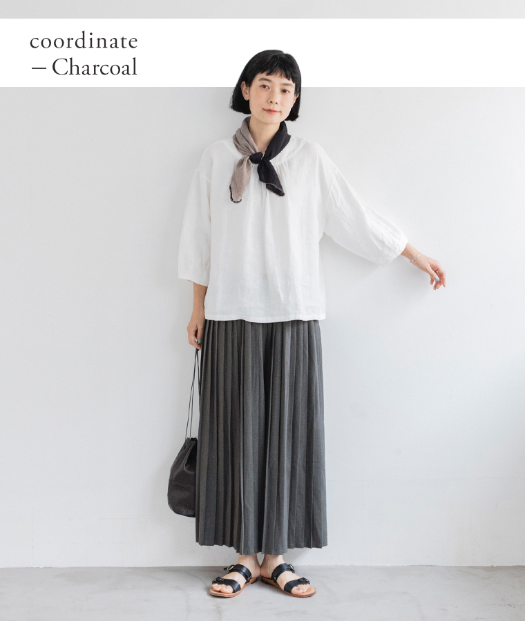 koibitomisaki 　コイビトミサキ　プリーツパンツ チャコールの着こなし