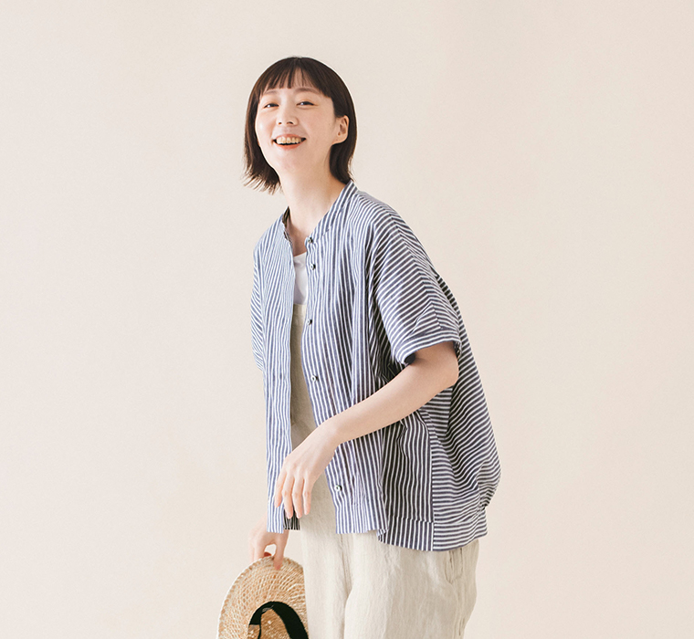 &yarn コットンリネンストライプシャツ ネイビー 羽織り 上半身寄り
