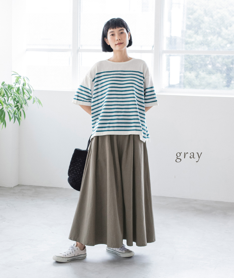 &yarn ワイドギャザーパンツ(グレー)のコーディネート