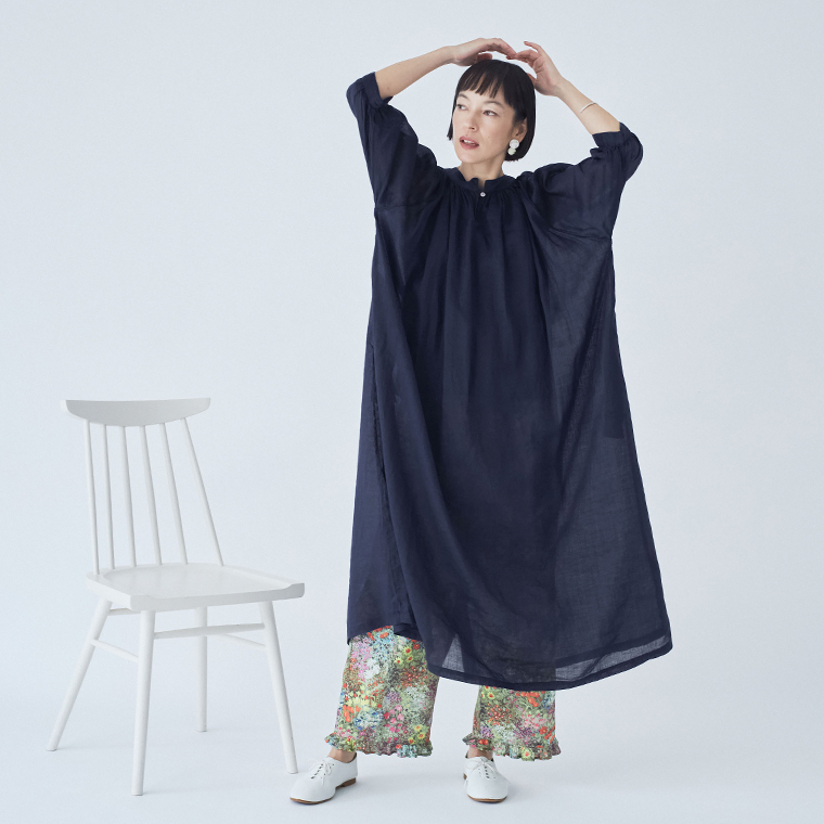 &yarn コットン総柄ワイドパンツ 　全身前