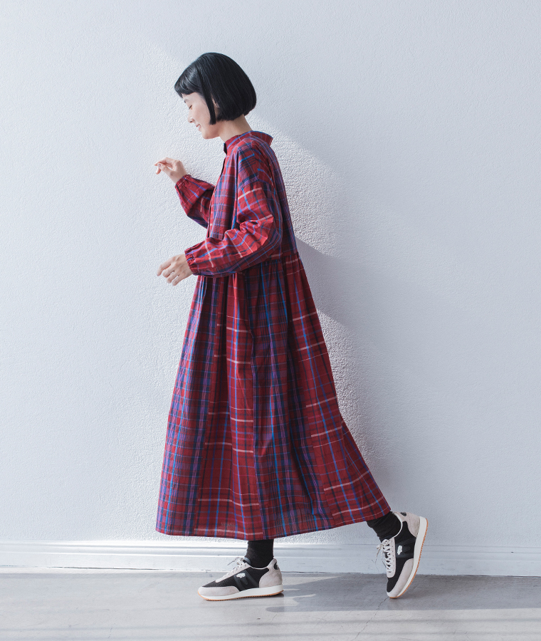 KARHU  アルバトロス 25AWカラー　シルバーライニング/ジェットブラック　着用イメージ