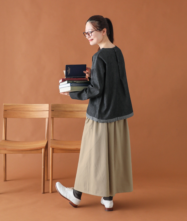 【 cloudnine 】胸ポケット付き裾ドロスト紐付きブラウス 全身コーディネートバックスタイル