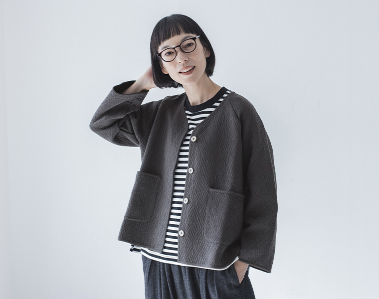 &yarn  コットンジャカードジャケット　オフブラック　カジュアルコーデ　上半身寄り