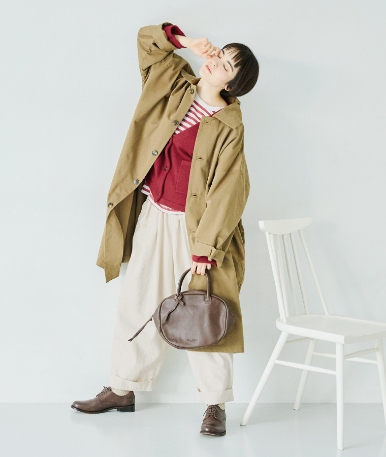 &yarn パッチポケットニットカーディガン(レッド)のコート羽織ったアレンジカット